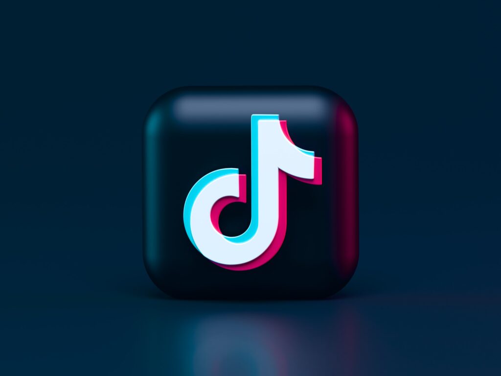 «Shoutouts»: Νέα λειτουργία από το TikTok 5 tiktok-white-pink